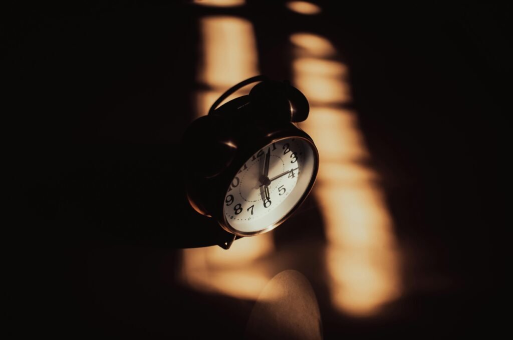 How To Stay Energized on Night Shifts: A Science-Backed Guide 2 night shift clock depicting circadian rhythm