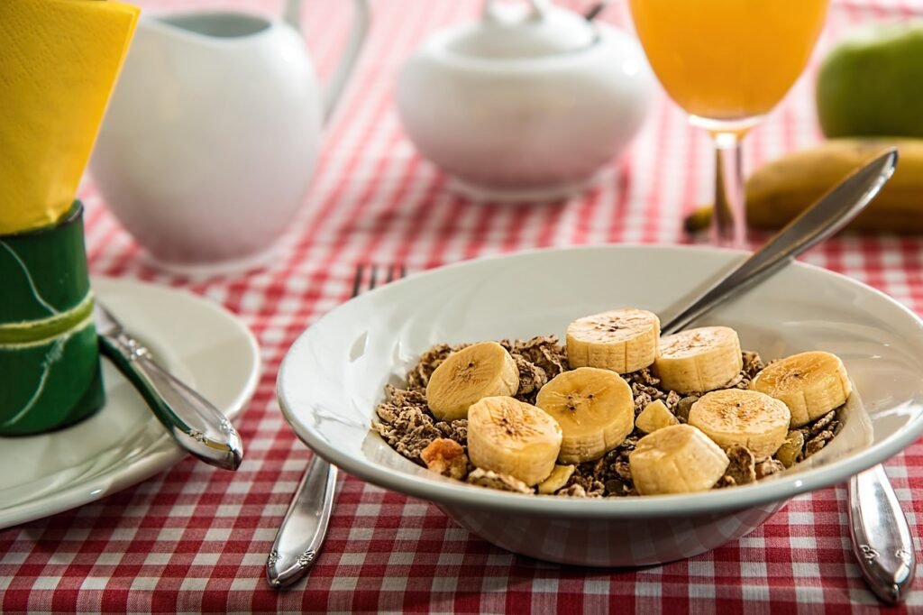 12-Hour Night Shift Meal Plan: Strategies to Stay Energized and Eat Healthy 4 cereal, breakfast, meal, food, banana, fruit, healthy, nutrition, diet, bowl, table, table setting, tablecloth, closeup, breakfast, breakfast, breakfast, breakfast, breakfast, food, banana, banana, banana, banana, diet, diet