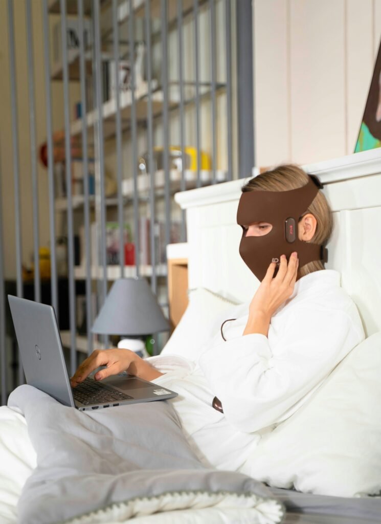 Light therapy for night shift workers using a bright light lamp