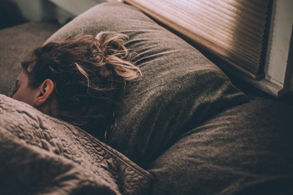 How to Fall Asleep After Night Shift: The Science-Backed Protocol That Actually Works 2 How to Fall Asleep After Night Shift